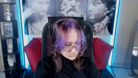 syllviareed online show from 12/20/25, 07:37