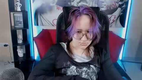 syllviareed online show from 12/22/25, 07:16