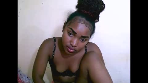 Snapshot of sylviasexy27 chatting on 12/16/24, 11:55 sylviasexy27 online show from 12/16/24, 11:55