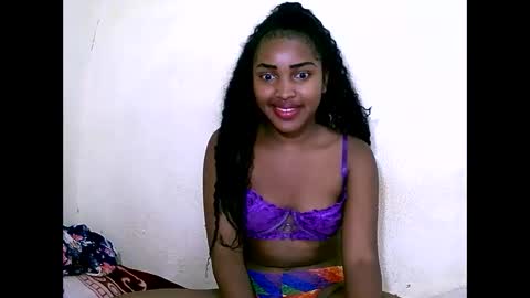 Snapshot of sylviasexy27 chatting on 01/01/25, 02:30 sylviasexy27 online show from 01/01/25, 02:30