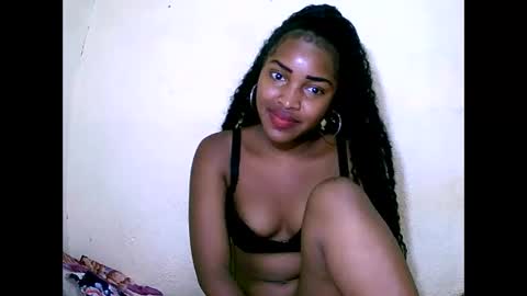 Snapshot of sylviasexy27 chatting on 01/03/25, 02:40 sylviasexy27 online show from 01/03/25, 02:40