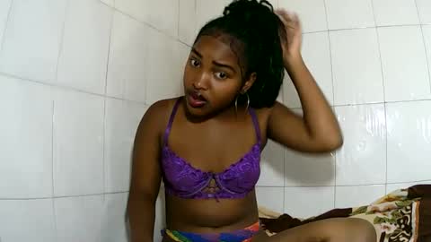 Snapshot of sylviasexy27 chatting on 02/20/25, 07:34 sylviasexy27 online show from 02/20/25, 07:34