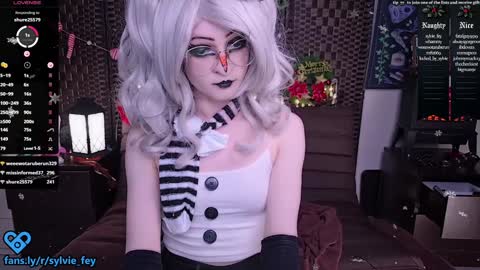 Snapshot of sylvie_fey chatting on 12/22/24, 04:50 Sylvie online show from 12/22/24, 04:50