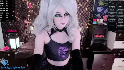 Snapshot of sylvie_fey chatting on 12/30/24, 12:43 Sylvie online show from 12/30/24, 12:43