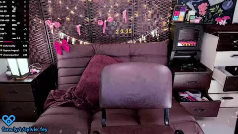 Snapshot of sylvie_fey chatting on 01/04/25, 03:40 Sylvie online show from 01/04/25, 03:40