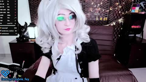 Snapshot of sylvie_fey chatting on 01/06/25, 04:36 Sylvie online show from 01/06/25, 04:36