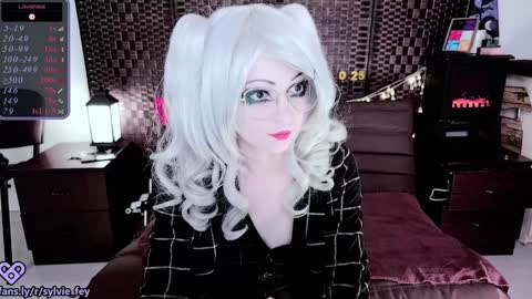 Snapshot of sylvie_fey chatting on 01/10/25, 01:53 Sylvie online show from 01/10/25, 01:53