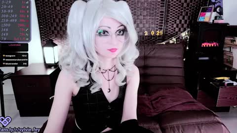 Snapshot of sylvie_fey chatting on 01/10/25, 04:54 Sylvie online show from 01/10/25, 04:54