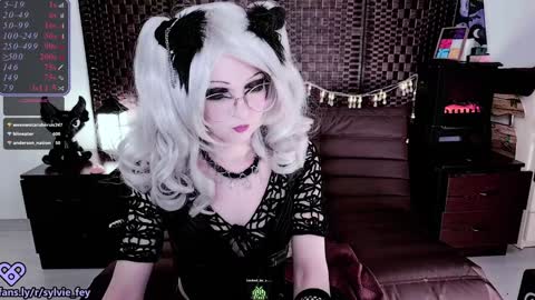 Snapshot of sylvie_fey chatting on 01/11/25, 03:13 Sylvie online show from 01/11/25, 03:13