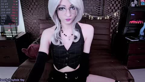 Snapshot of sylvie_fey chatting on 01/18/25, 12:57 Sylvie online show from 01/18/25, 12:57
