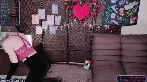 Snapshot of sylvie_fey chatting on 02/15/25, 10:10 Sylvie online show from 02/15/25, 10:10