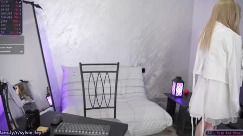 Snapshot of sylvie_fey chatting on 10/18/25, 11:38 Sylvie online show from 10/18/25, 11:38