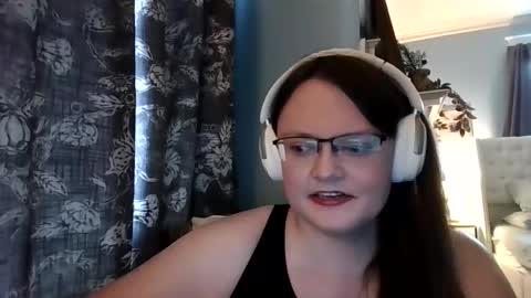 Snapshot of sylviexxxfun chatting on 06/09/26, 10:10 sylviexxxfun online show from 06/09/26, 10:10