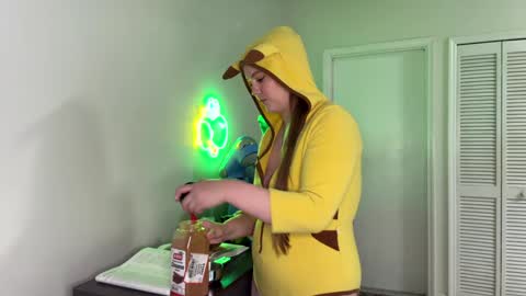 Jennah online show from 10/11/25, 06:50