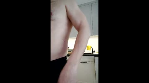 Snapshot of szybystek chatting on 03/04/26, 07:36 black sofa online show from 03/04/26, 07:36