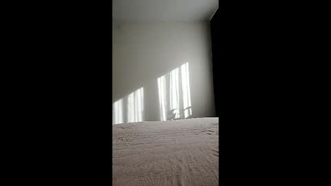 black sofa online show from 03/05/26, 07:59