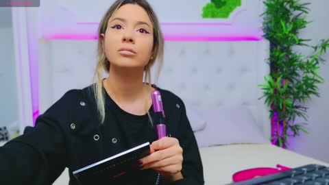 Snapshot of taahiraarabian chatting on 12/16/24, 01:43 Arianna online show from 12/16/24, 01:43