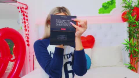 Snapshot of taahiraarabian chatting on 02/14/25, 01:40 Arianna online show from 02/14/25, 01:40