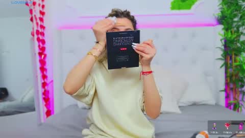 Snapshot of taahiraarabian chatting on 03/10/25, 01:21 Arianna online show from 03/10/25, 01:21