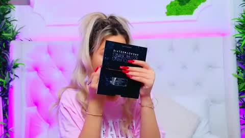 Arianna online show from 11/17/25, 01:06