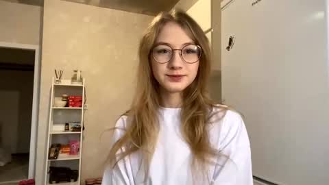 Snapshot of tainastoa chatting on 12/01/25, 08:08 Tessa online show from 12/01/25, 08:08