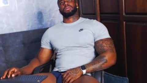 Tairon Tucke online show from 12/02/24, 03:58