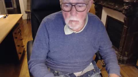 taisabaki54 online show from 10/27/25, 08:46