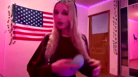 Mia online show from 03/07/26, 05:21