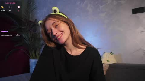 Mia online show from 04/10/26, 02:17