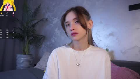 Mia online show from 04/12/26, 01:54