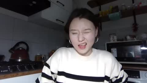 Lily online show from 12/01/25, 02:44