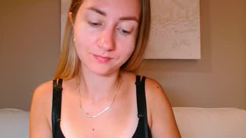  Kira  online show from 10/22/25, 06:02