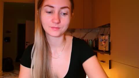  Kira  online show from 11/25/25, 08:58