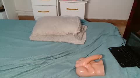 butterflyass online show from 01/12/26, 09:47