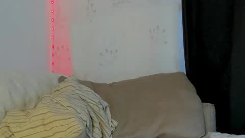 Snapshot of talkinghead7 chatting on 04/28/26, 04:28 Colin online show from 04/28/26, 04:28