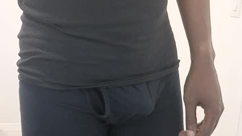 Snapshot of tall_shy_ chatting on 11/17/25, 09:48 tall and shy guy online show from 11/17/25, 09:48