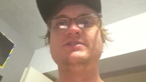 Snapshot of tallgaystud chatting on 05/03/26, 05:46 tallgaystud online show from 05/03/26, 05:46