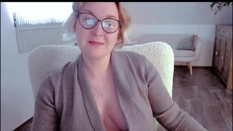 Snapshot of tallinnlove chatting on 05/14/26, 12:01 tallinnlove online show from 05/14/26, 12:01