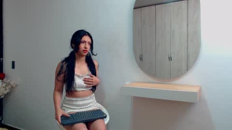 Hi im sara online show from 03/28/26, 01:11