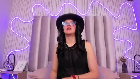 Snapshot of tamaralewismd chatting on 12/03/25, 03:36 Tamara online show from 12/03/25, 03:36