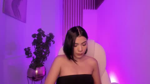 Snapshot of tamarathompsonn chatting on 03/05/25, 02:23 Tamara. online show from 03/05/25, 02:23