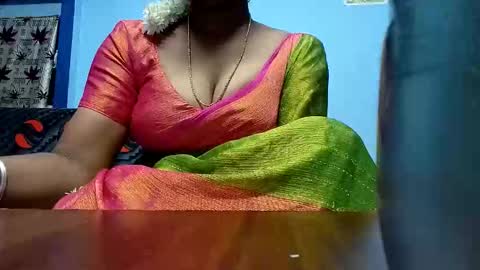 Snapshot of tamilmadhi520 chatting on 05/10/26, 05:40 tamilmadhi520 online show from 05/10/26, 05:40