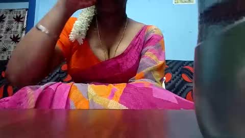 Snapshot of tamilmadhi520 chatting on 05/17/26, 05:53 tamilmadhi520 online show from 05/17/26, 05:53