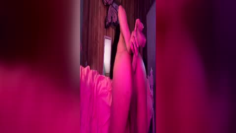 Snapshot of tanabelle56 chatting on 06/19/26, 06:40 tanabelle56 online show from 06/19/26, 06:40