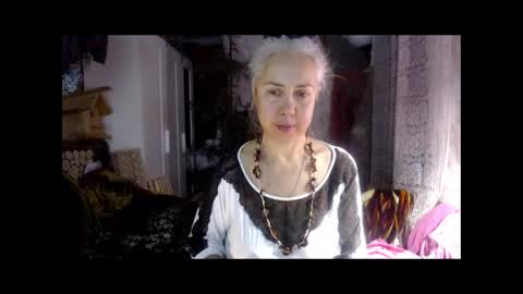 Snapshot of tanganiika chatting on 10/20/25, 01:22 Milena online show from 10/20/25, 01:22