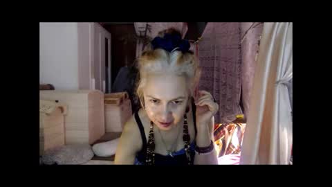 Milena online show from 12/21/25, 02:13