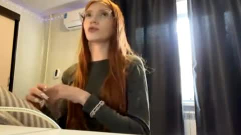 Snapshot of tangeladelreal chatting on 05/31/26, 04:09 Viola 3 online show from 05/31/26, 04:09