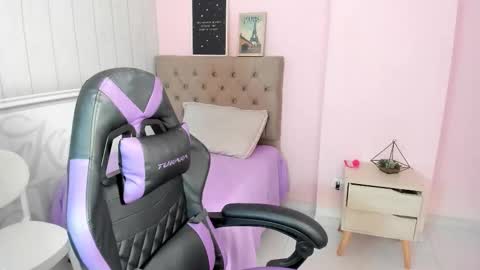 Tania  online show from 11/19/25, 02:50