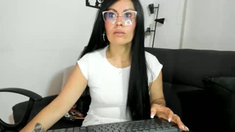 Snapshot of tania_mature chatting on 05/07/26, 06:57 tania online show from 05/07/26, 06:57