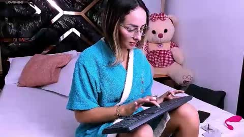 Tania online show from 04/10/26, 03:17